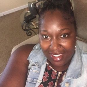 Meet your Posher, Latisha